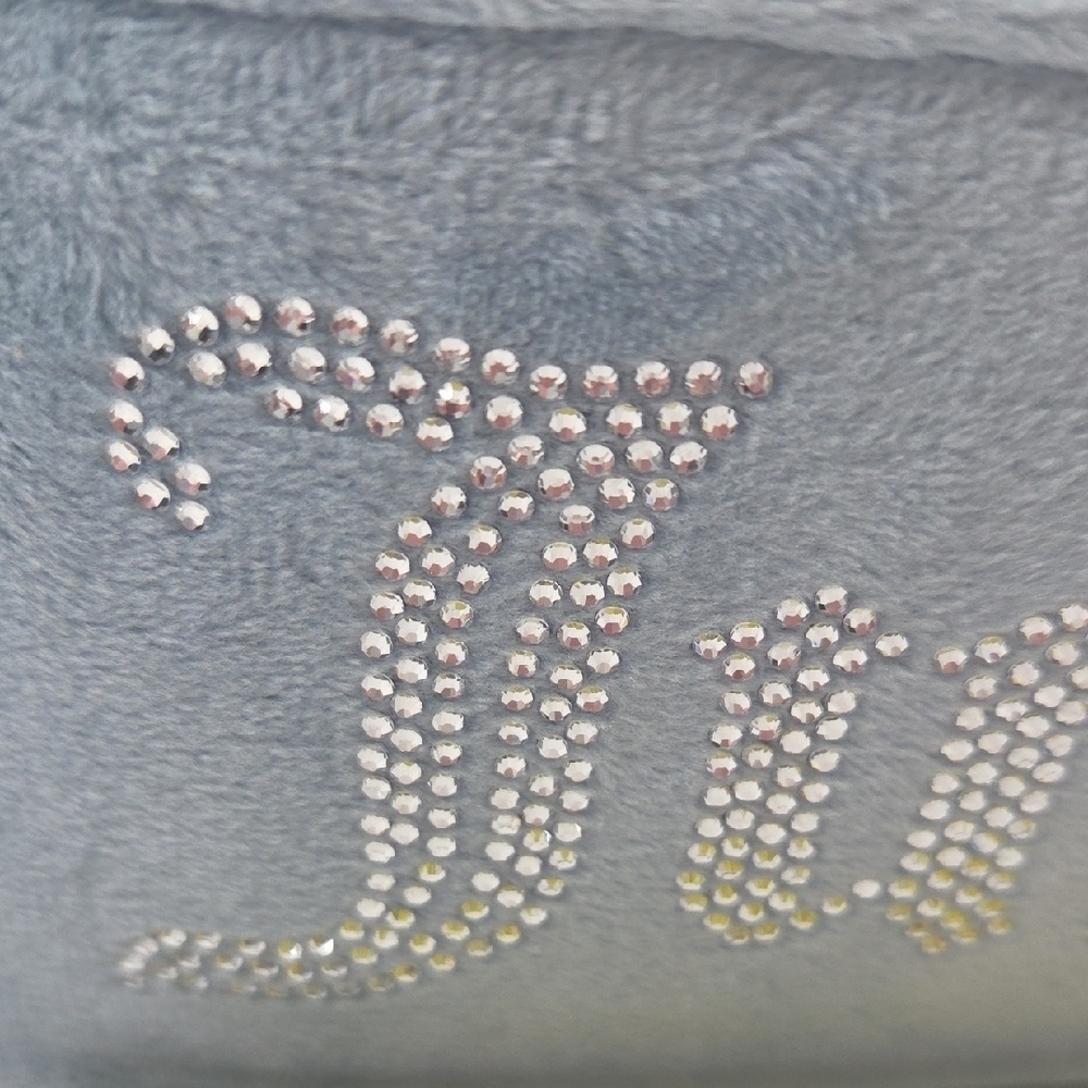 Juicy Couture Light Blue Velvet Cosmetic Case - Picture 16 of 16